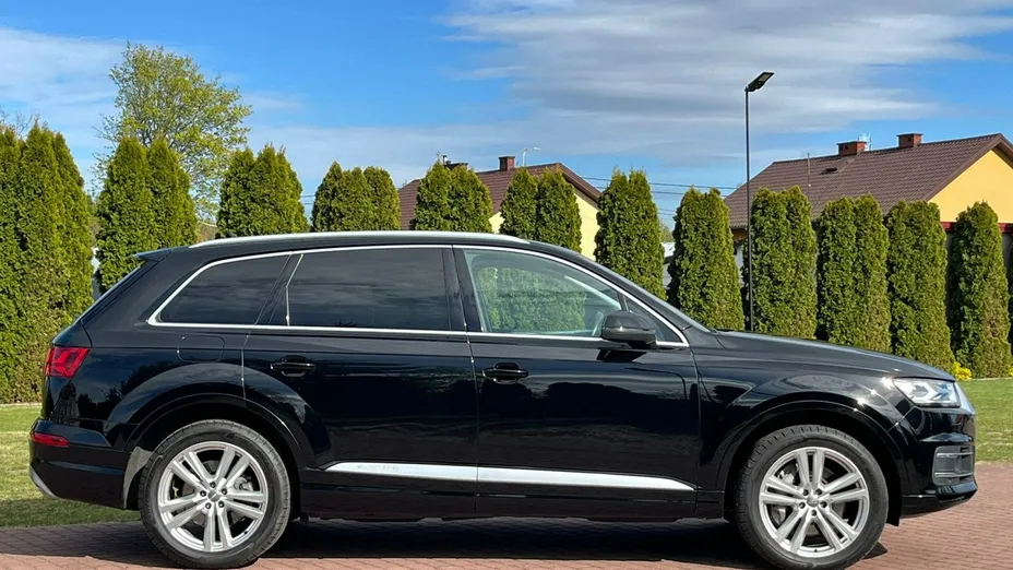 AUDI Q7 -