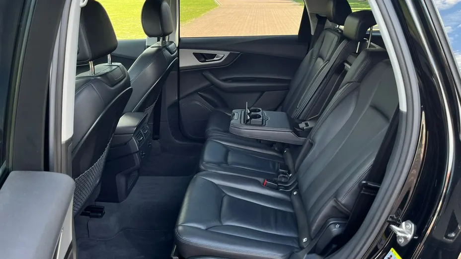 AUDI Q7 -