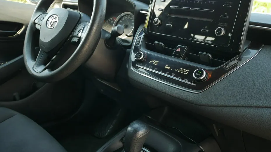 TOYOTA Corolla -