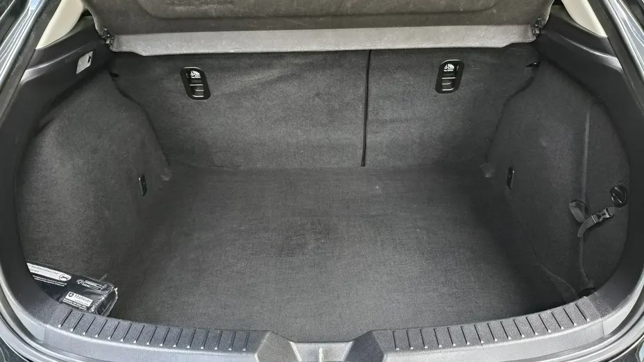 MAZDA 3 -