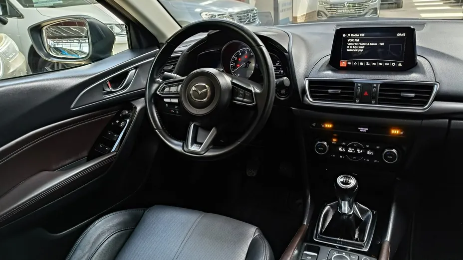 MAZDA 3 -