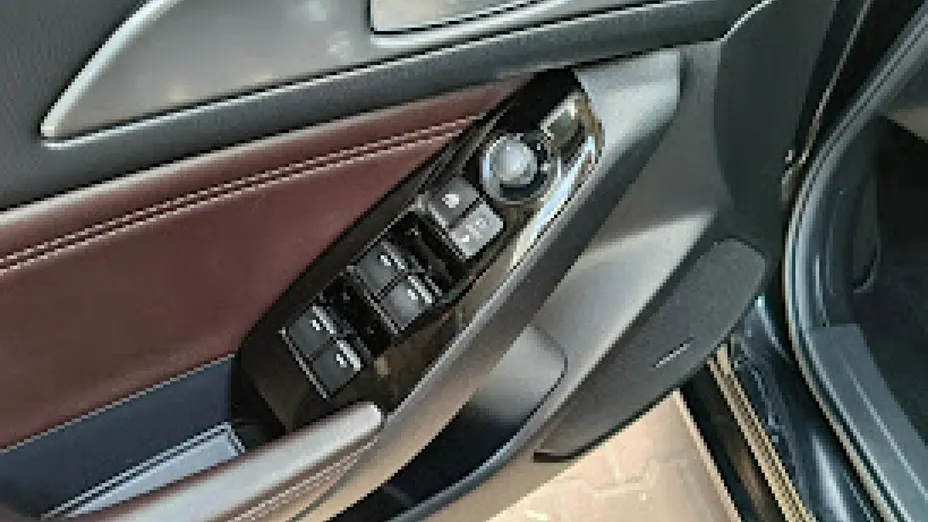 MAZDA 3 -