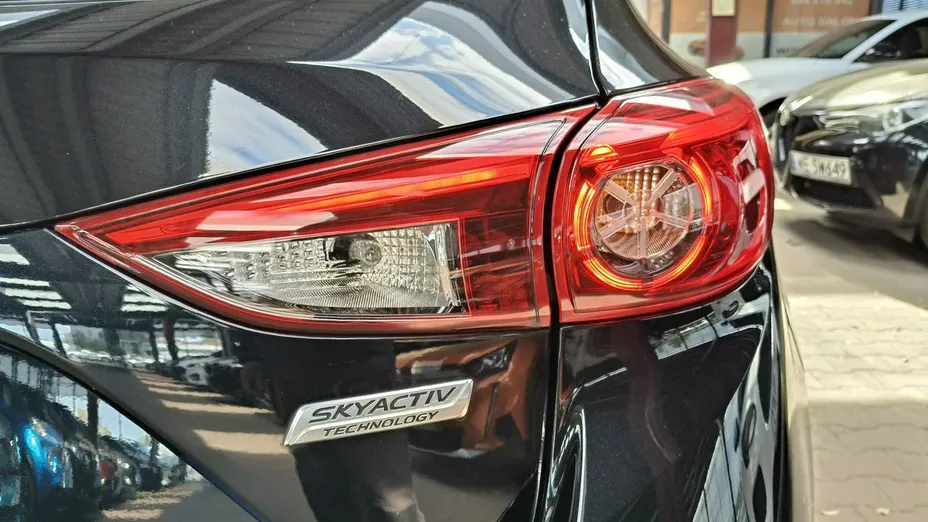 MAZDA 3 -