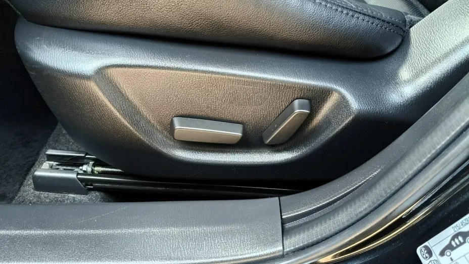 MAZDA 3 -