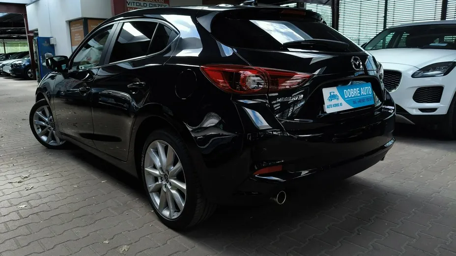 MAZDA 3 -