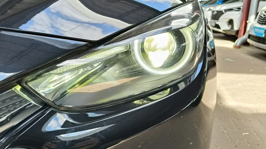 MAZDA 3 -