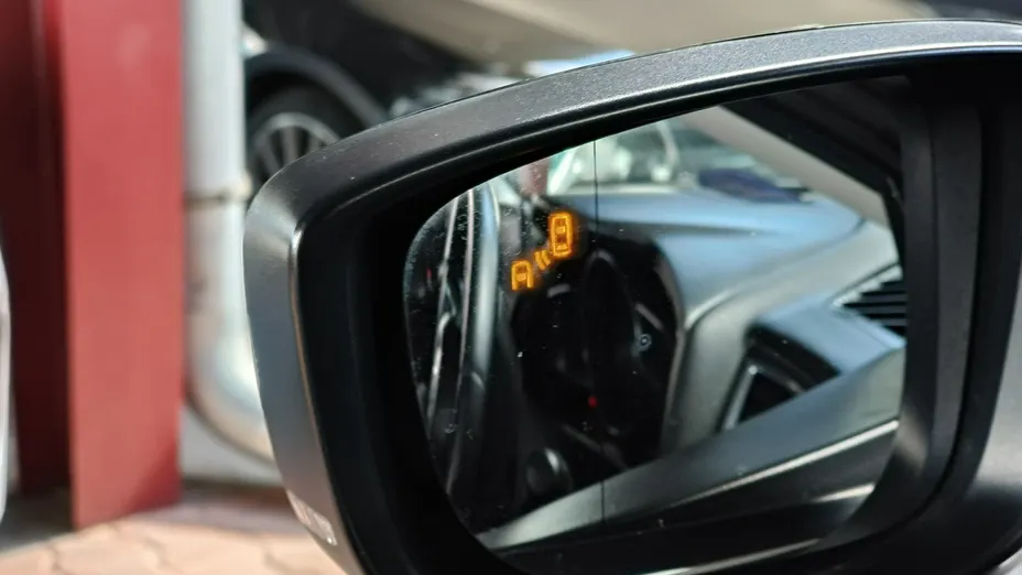 MAZDA 3 -