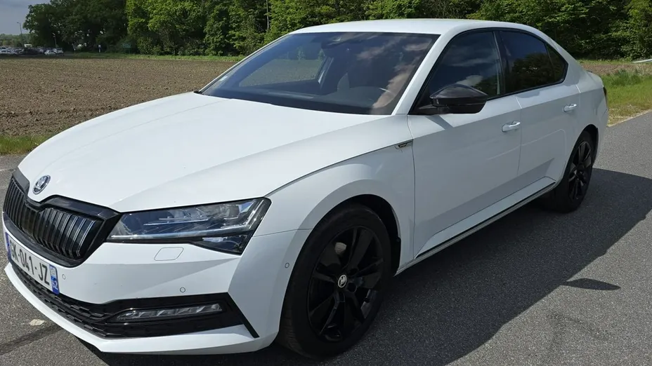SKODA Superb -