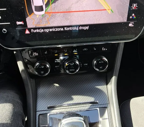 SKODA Superb -