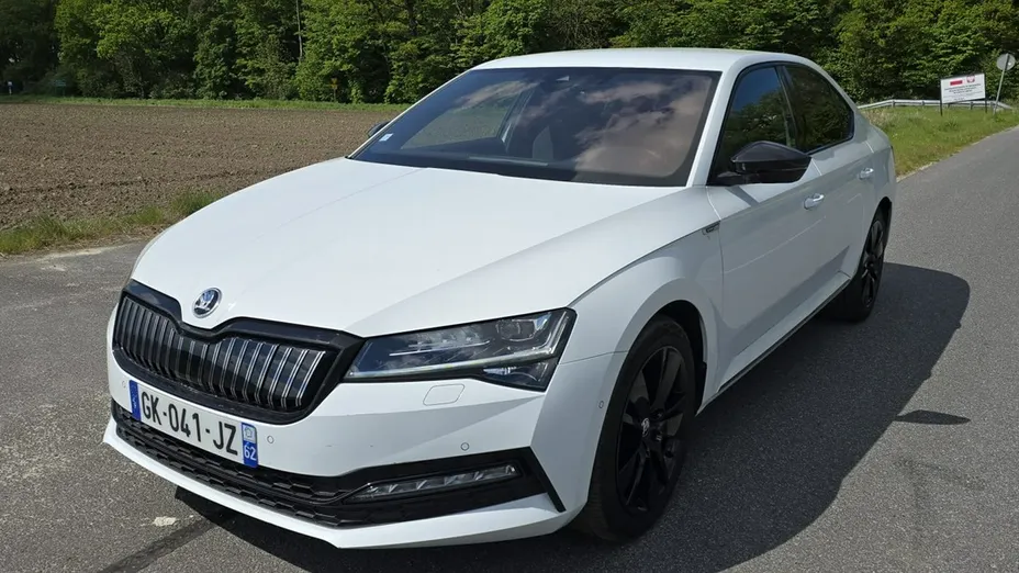 SKODA Superb -