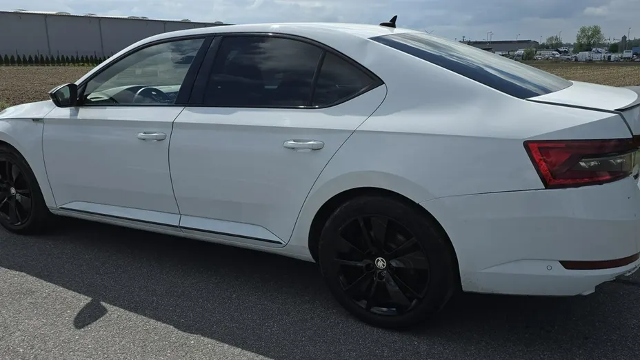 SKODA Superb -