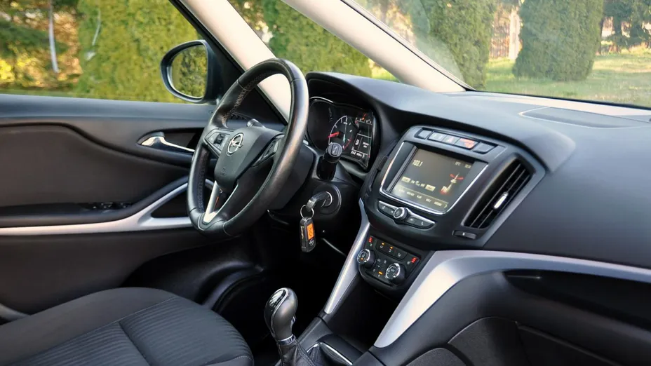 OPEL Zafira -