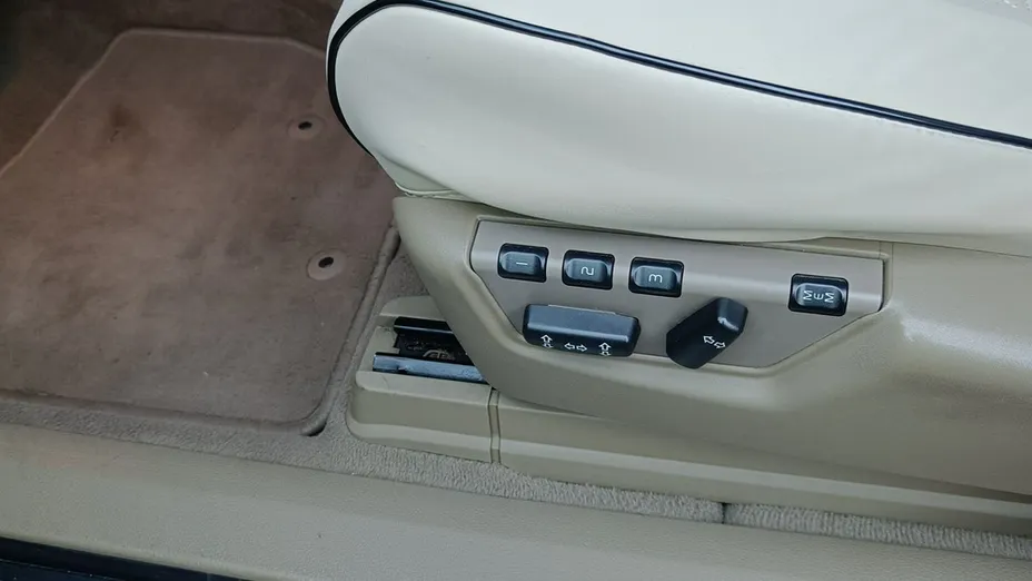 VOLVO XC90 -