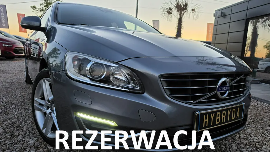 VOLVO V60 -