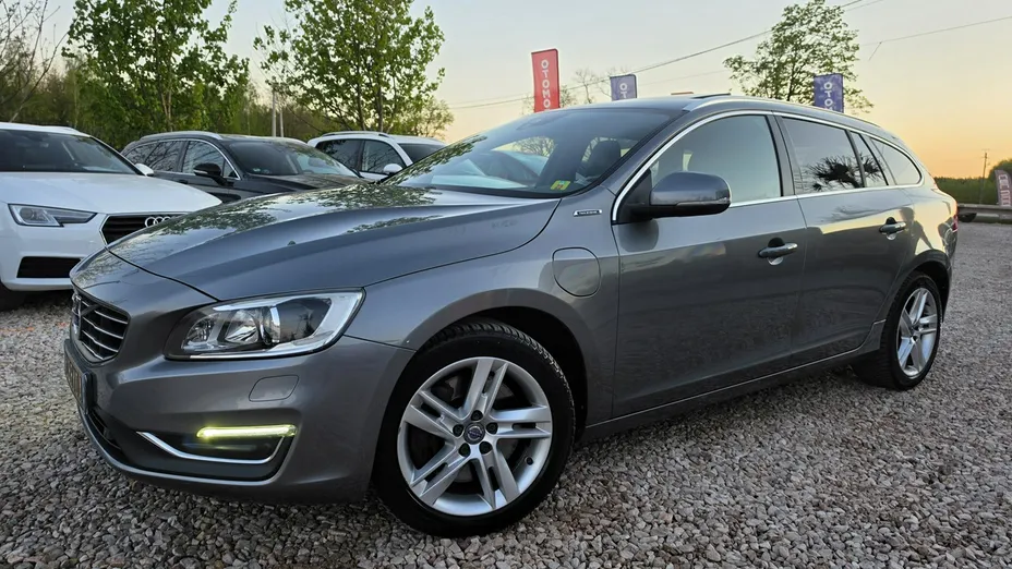 VOLVO V60 -