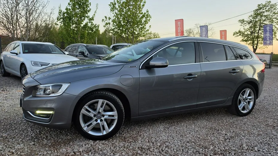 VOLVO V60 -