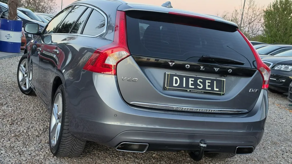 VOLVO V60 -