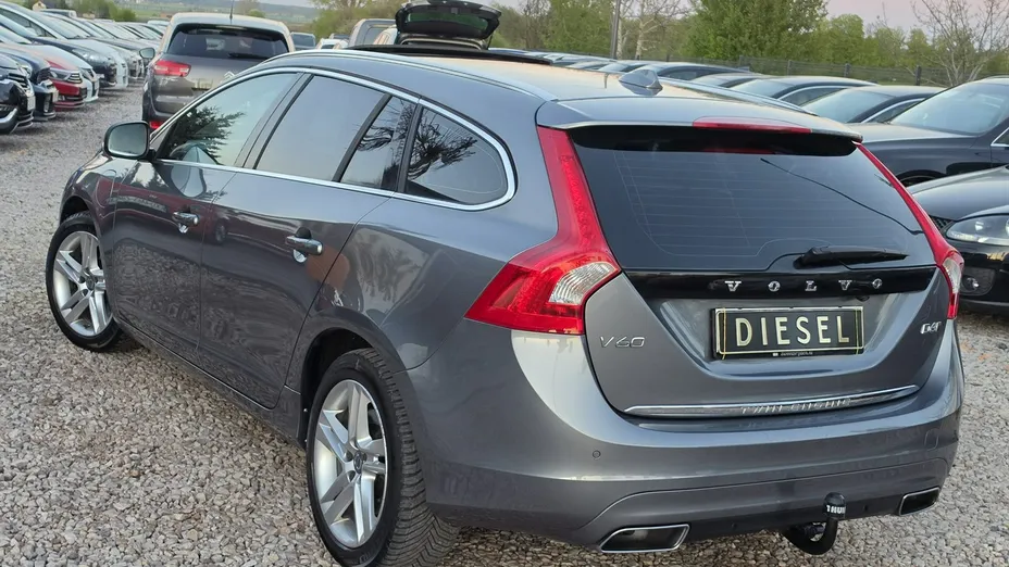 VOLVO V60 -