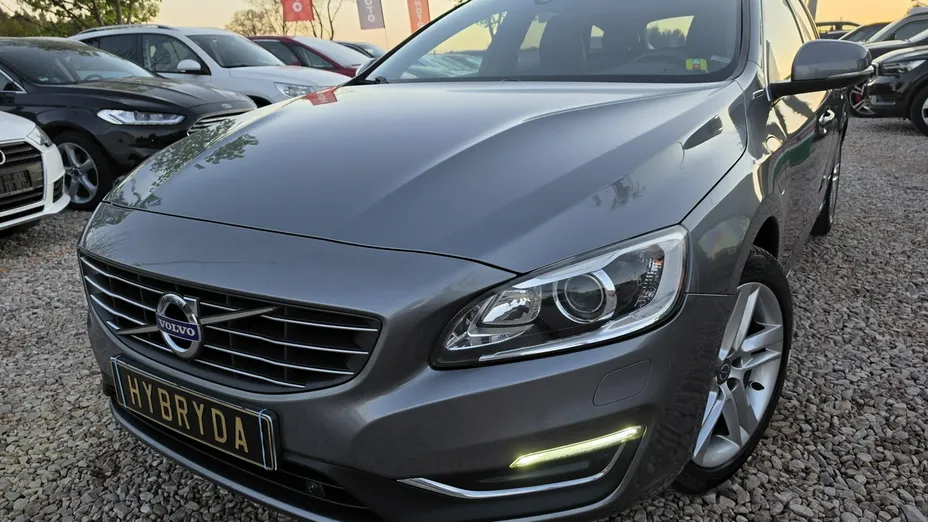 VOLVO V60 -