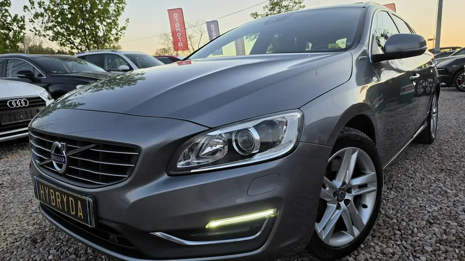 VOLVO V60 -