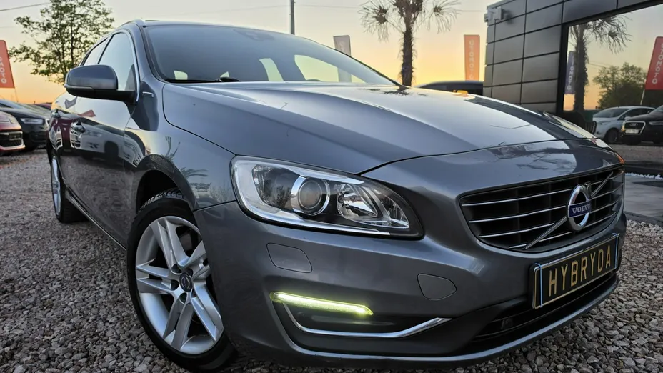 VOLVO V60 -