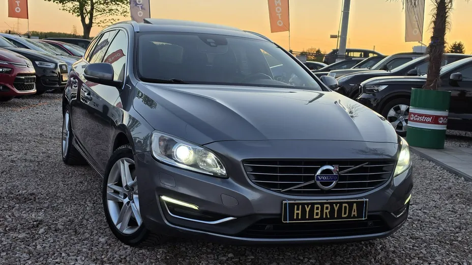 VOLVO V60 -