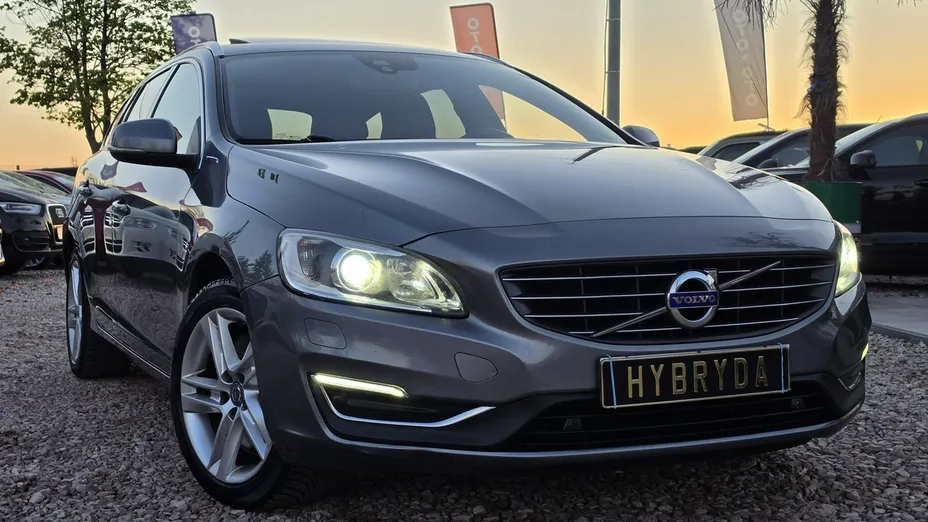 VOLVO V60 -