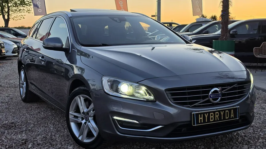 VOLVO V60 -