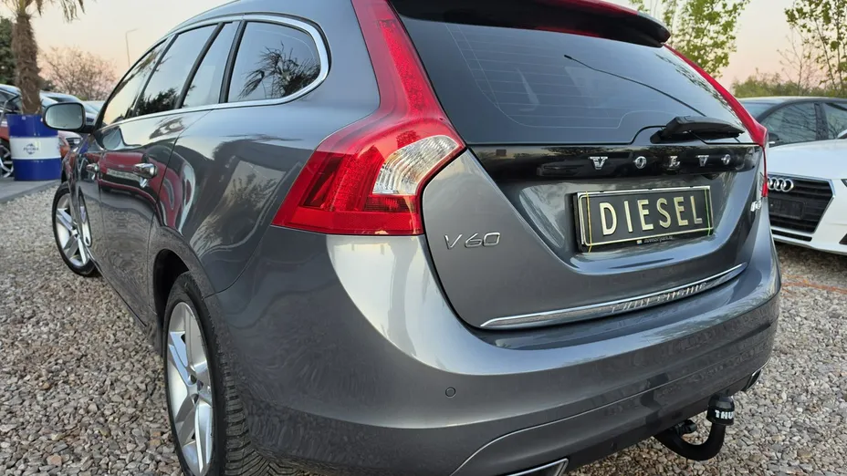 VOLVO V60 -