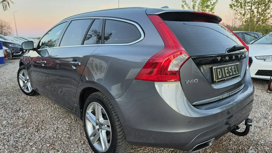 VOLVO V60 -