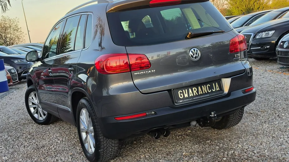 VOLKSWAGEN Tiguan -