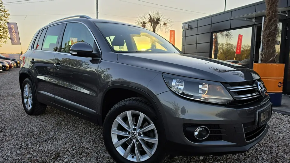 VOLKSWAGEN Tiguan -