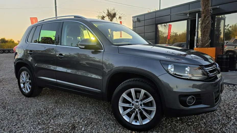 VOLKSWAGEN Tiguan -