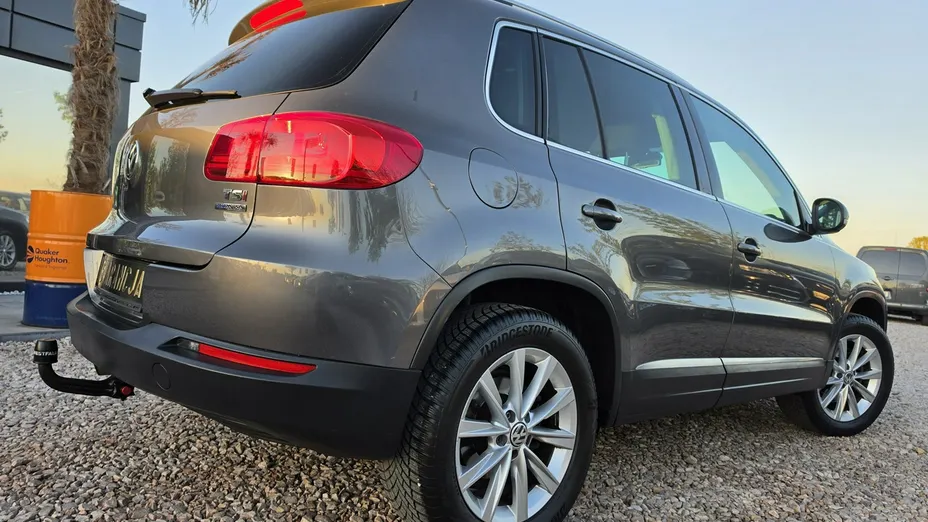 VOLKSWAGEN Tiguan -