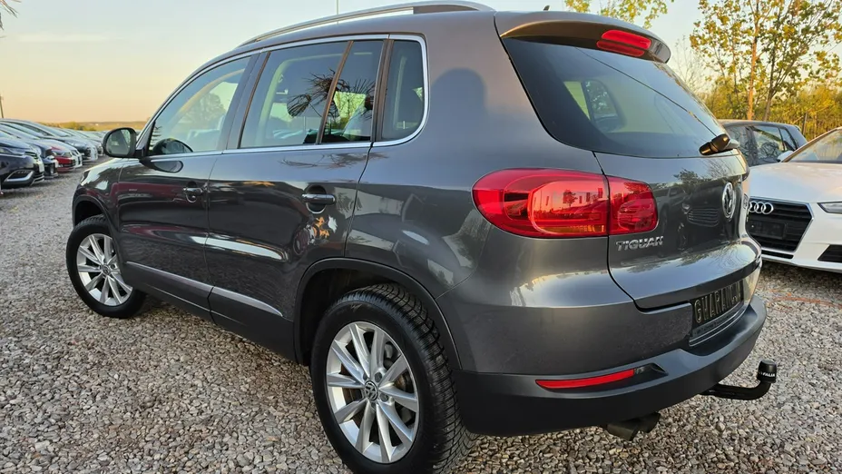 VOLKSWAGEN Tiguan -