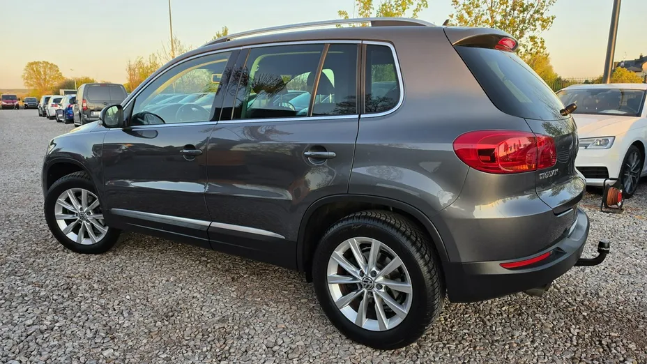 VOLKSWAGEN Tiguan -