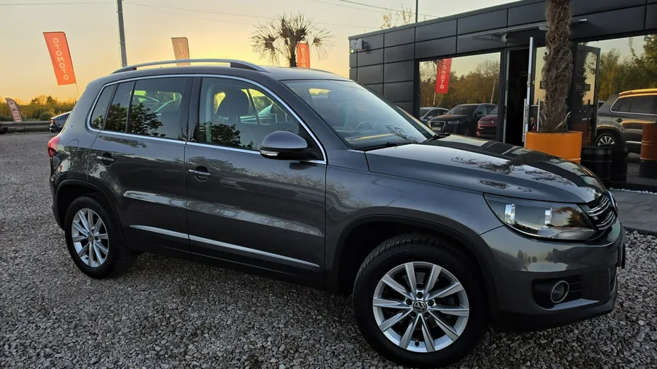 VOLKSWAGEN Tiguan -