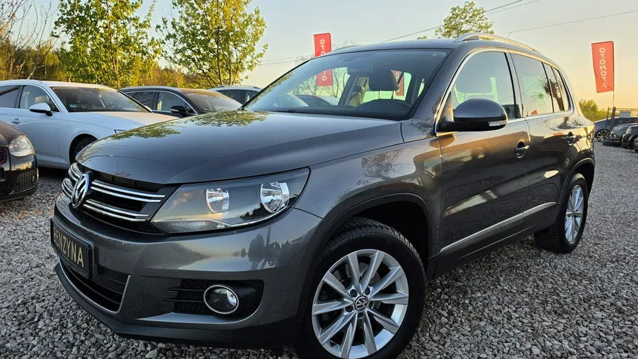 VOLKSWAGEN Tiguan -