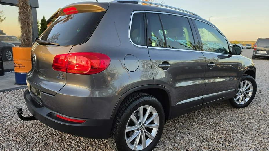 VOLKSWAGEN Tiguan -