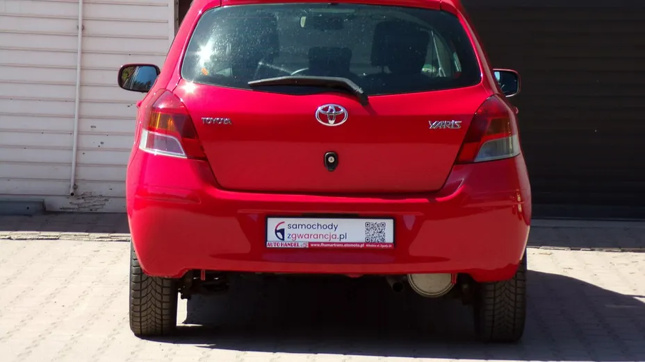 TOYOTA Yaris -