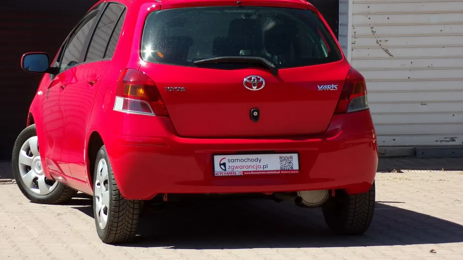 TOYOTA Yaris -