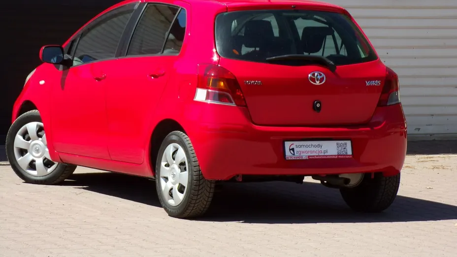TOYOTA Yaris -