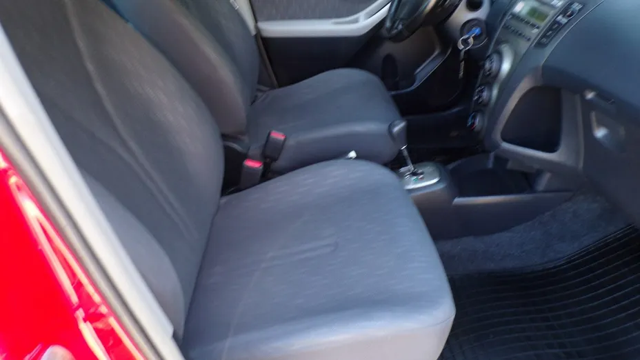 TOYOTA Yaris -
