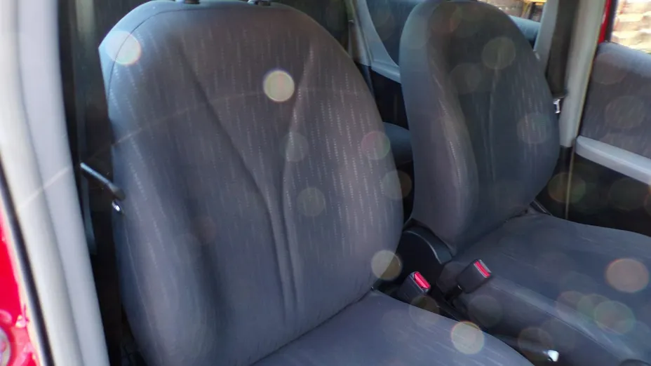 TOYOTA Yaris -