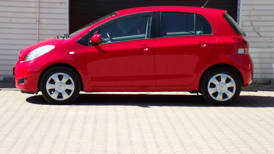TOYOTA Yaris -