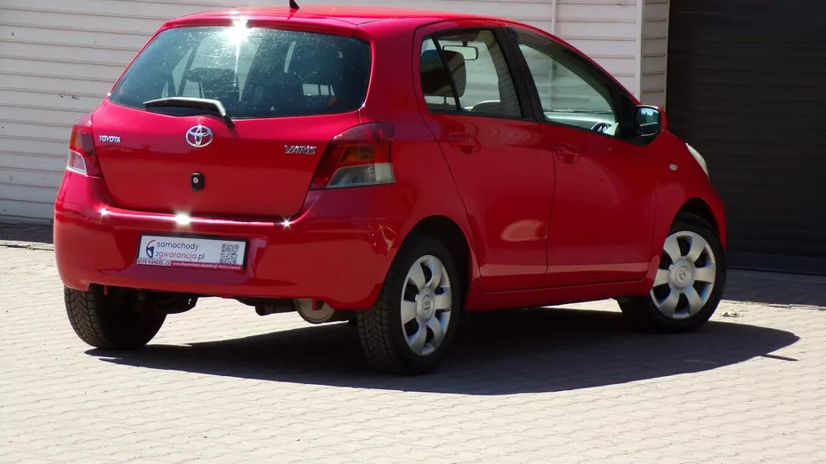 TOYOTA Yaris -