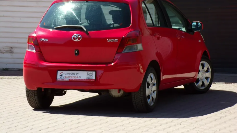 TOYOTA Yaris -