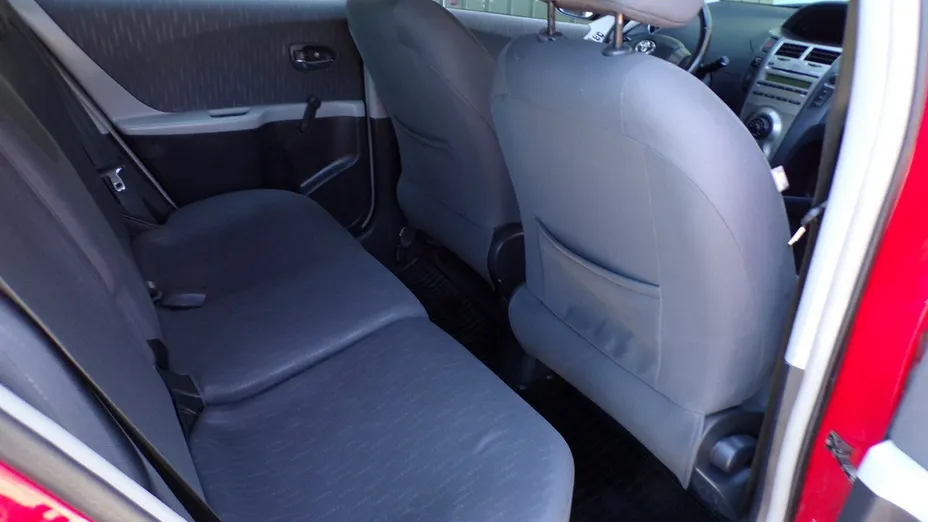TOYOTA Yaris -