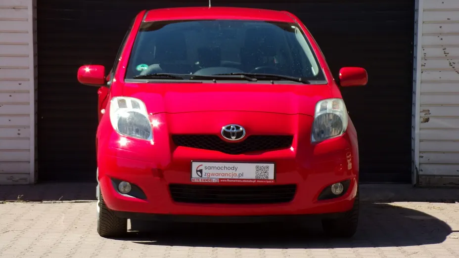 TOYOTA Yaris -