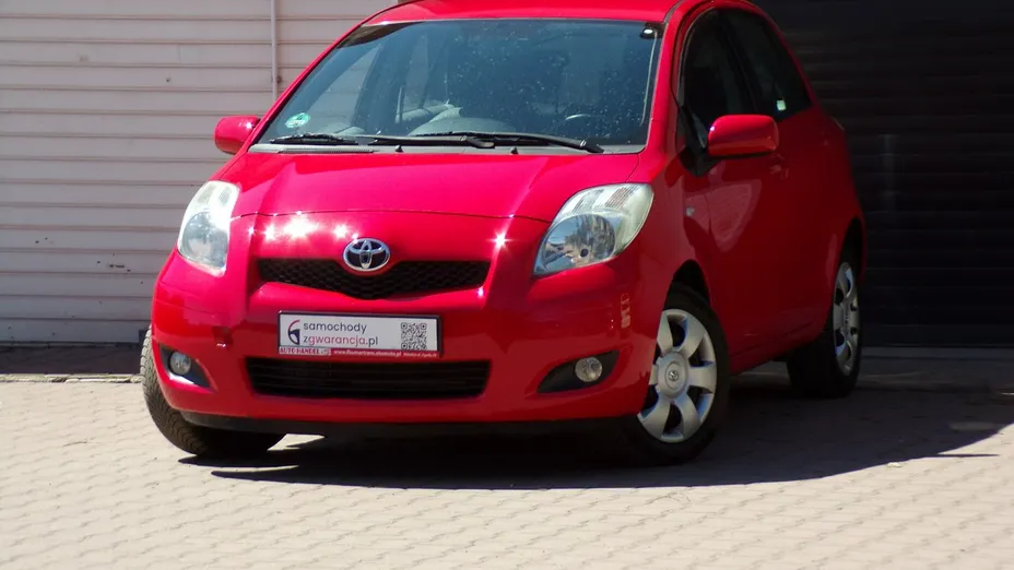 TOYOTA Yaris -